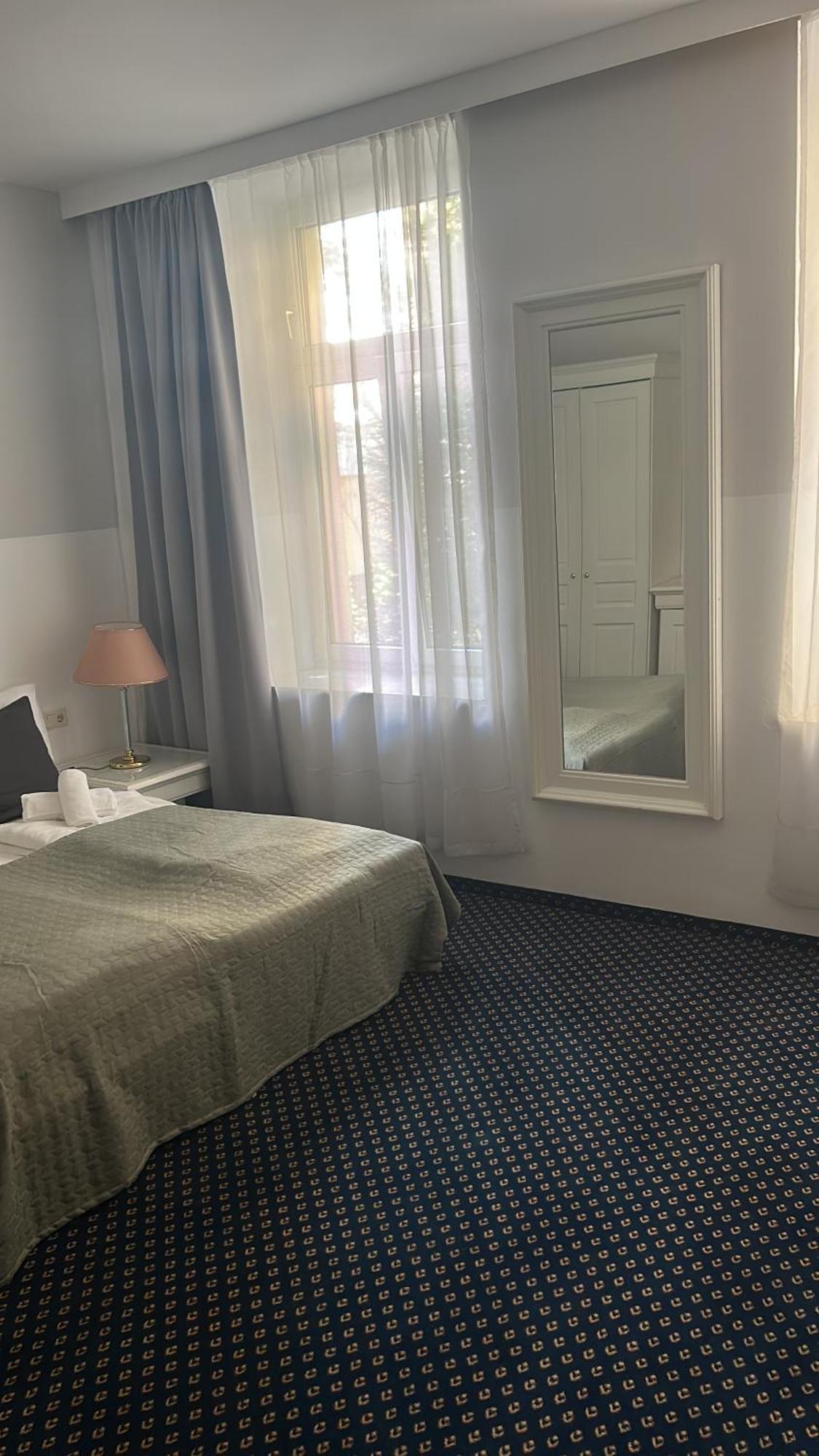 Self-Check-In Hotel Adlon Відень Екстер'єр фото