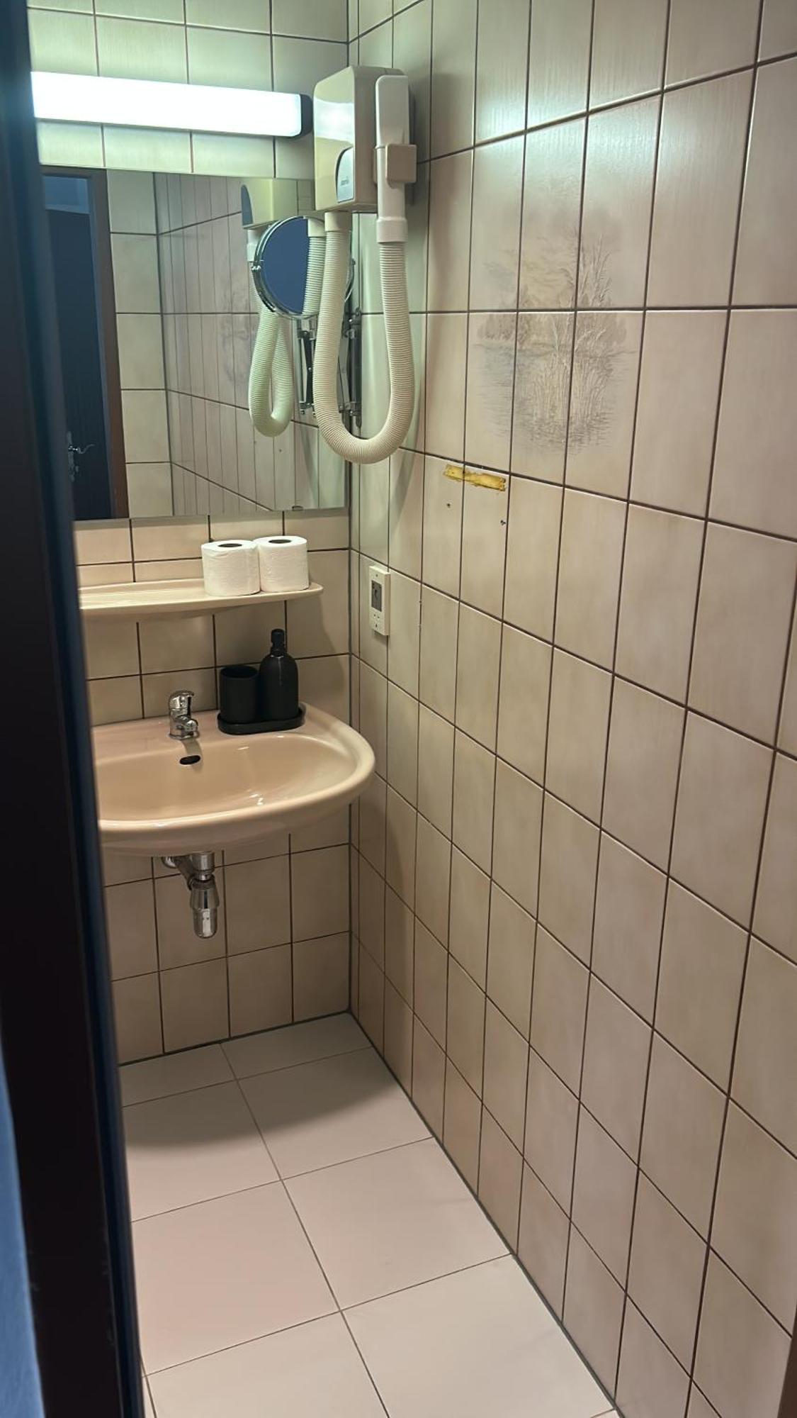 Self-Check-In Hotel Adlon Відень Екстер'єр фото